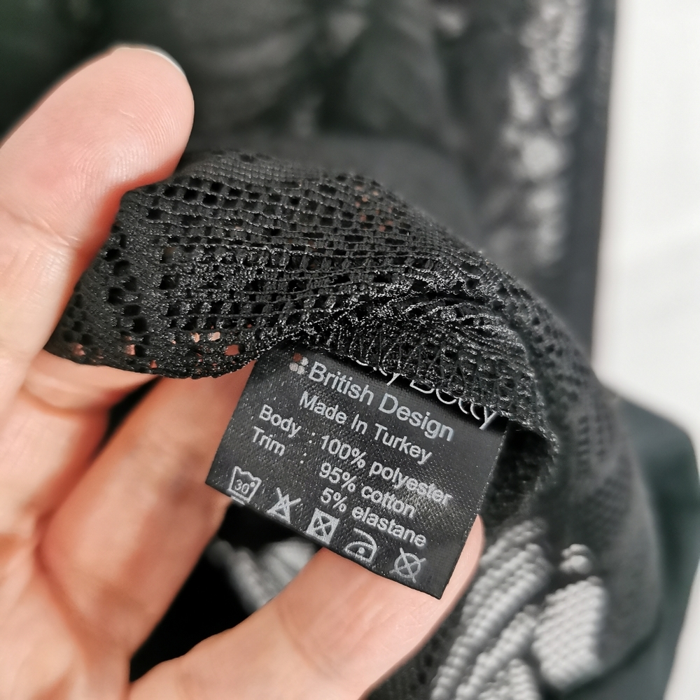 SWEATY BETTY Black Top Size M 12 14 Sheer Mesh Lace Sports Gym Yoga Ladies - Picture 7 of 7